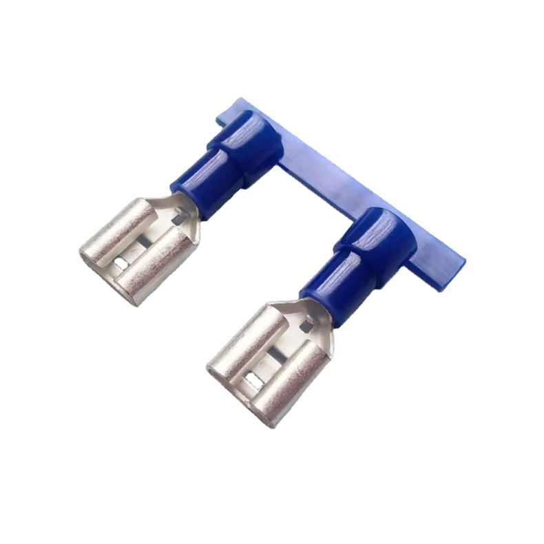Insulated female spade terminal in chain